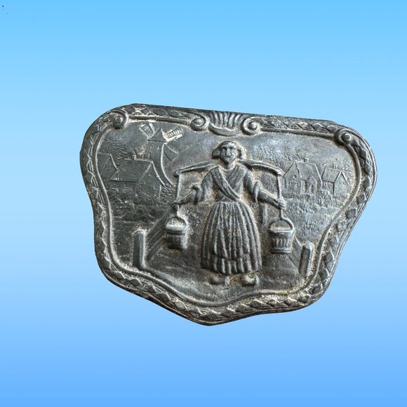 Dutch girl repoussé trinket box - Picture 1 of 4